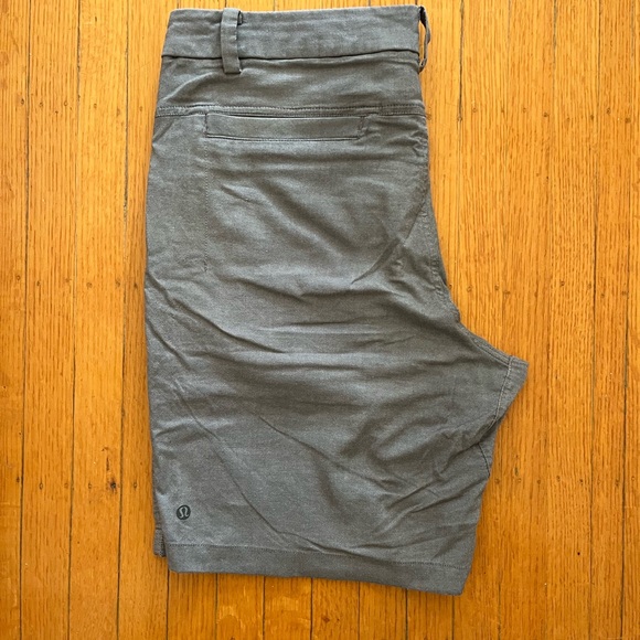 Lululemon Commission Shorts - Size 34 - Picture 2 of 3